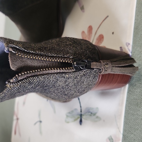 TOMS Leila Olive Gray Herringbone Suede Boote with Tassel Sz 8.5W - Picture 9 of 11